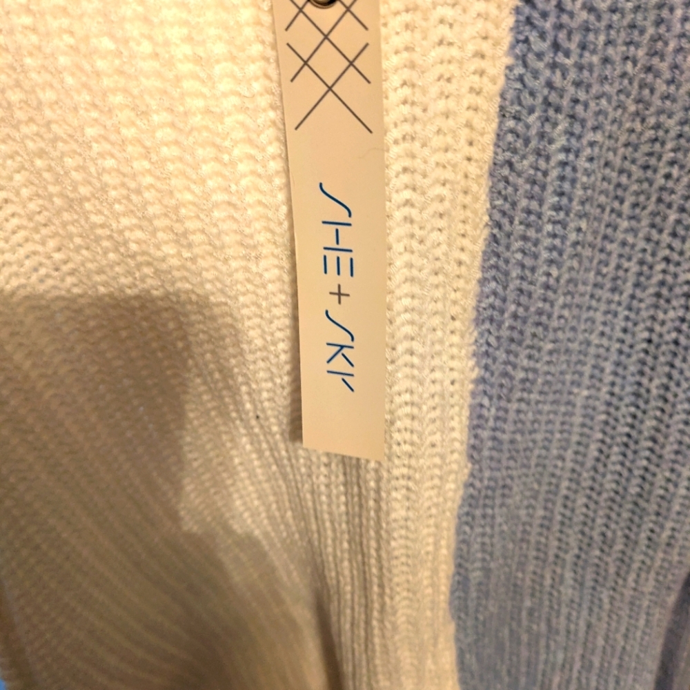 Colorblock V-Neck Button-Up Sweater - Picture 5 of 6